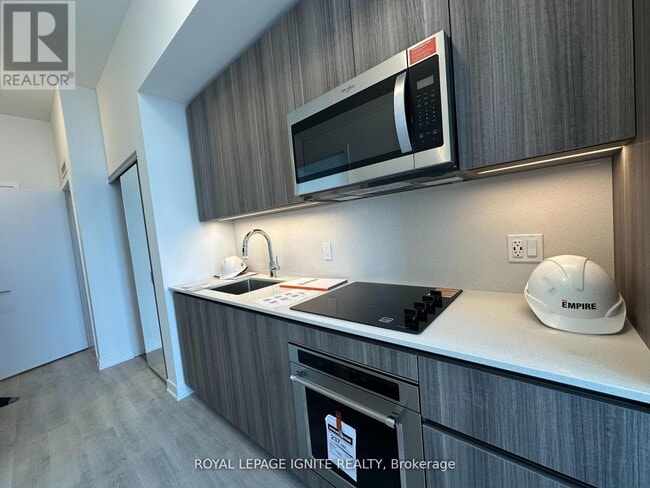 Building Photo - 15 Richardson St