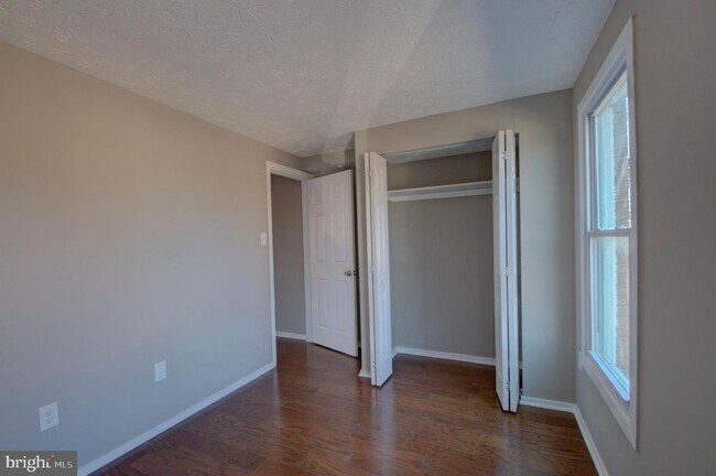 Building Photo - 706 Brune St