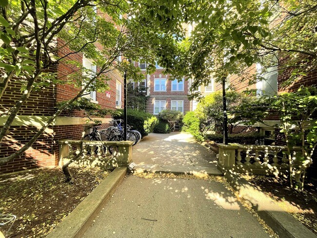 Foto del edificio - 8 Craigie Cir