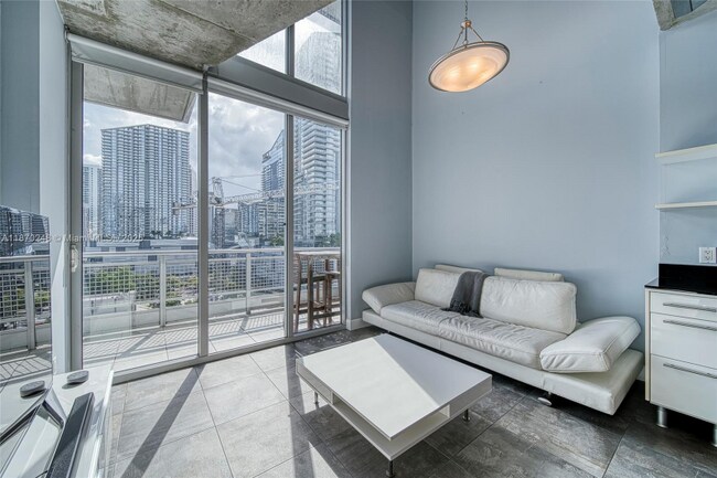 Foto del edificio - 690 SW 1st Ct