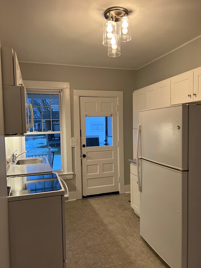 Kitchen - 8 Grove St