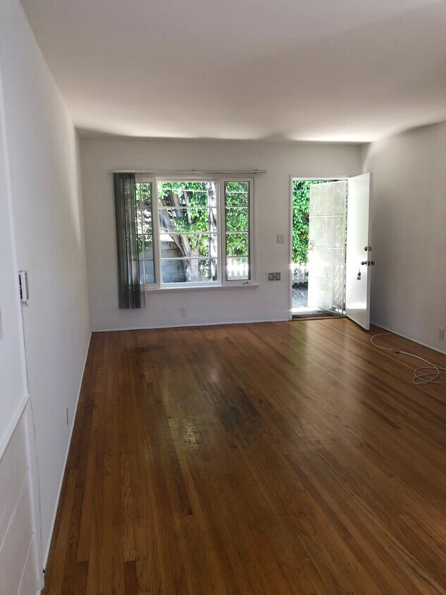 Primary Photo - 5516 Thornburn St