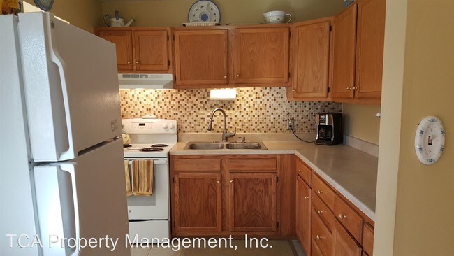 Building Photo - 3 br, 1.5 bath House - 7 Louise Court