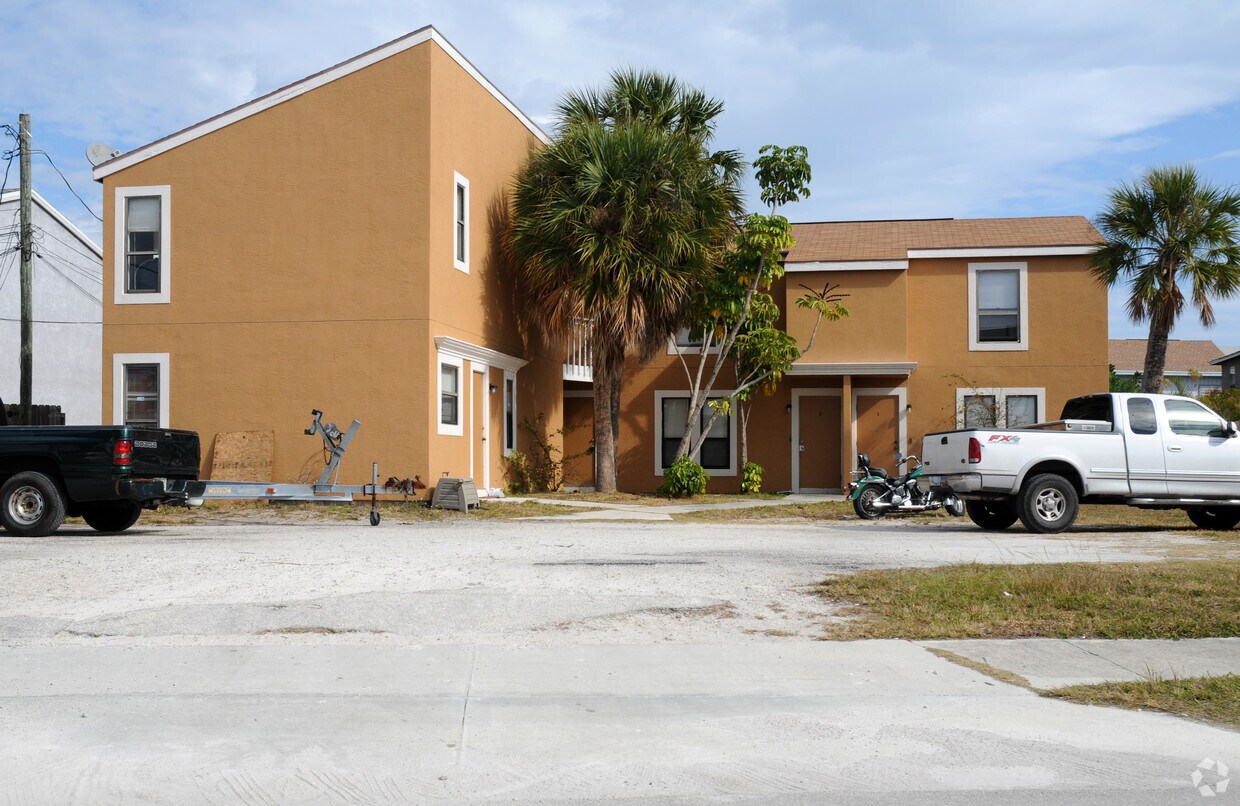 Primary Photo - 642 Eldorado St
