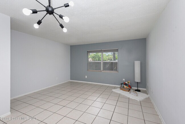 Foto del edificio - 1734 Avocado Ave