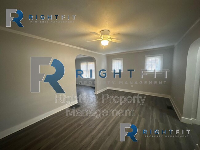 Foto del edificio - 1371 Kingsley Ave