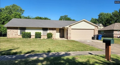 Building Photo - 2910 S 138th E Pl