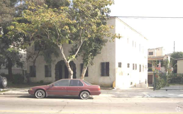 Building Photo - 706-710 1/2 N Hoover St