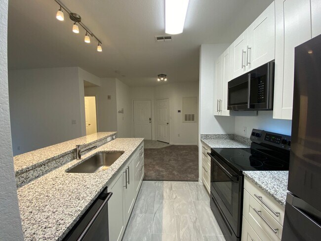 Building Photo - ** FULLY RENOVATED ** Large 1/1 Condo located in Cypress Fairway near Mall at Millenia and Univer...