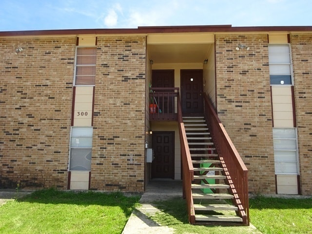 Photo - 300 Moursund Blvd House