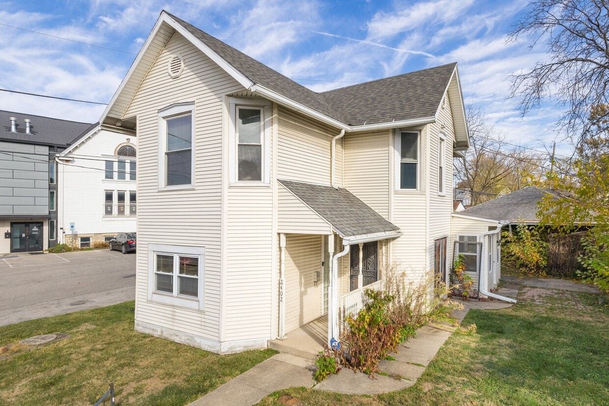 Primary Photo - 2402 East Ave