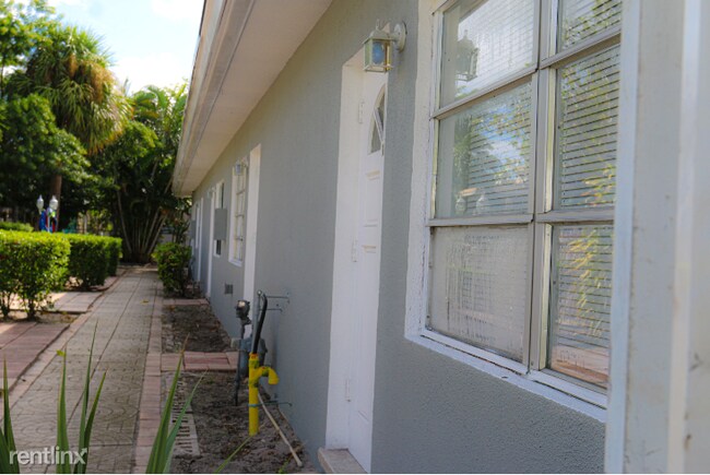 Foto del edificio - 2 br, 2 bath  - 916 N Victoria Park Rd # 1
