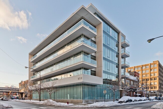 Foto del edificio - 858 N Franklin St