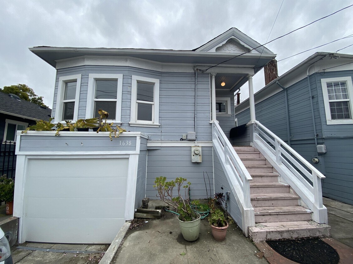 Primary Photo - 1638 36th Ave
