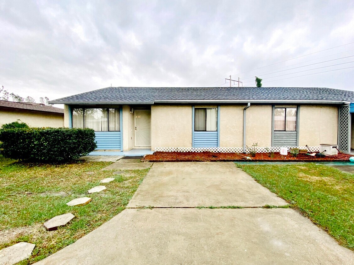 907 Bradley Cir, Lynn Haven, FL 32444 Townhome Rentals in Lynn Haven