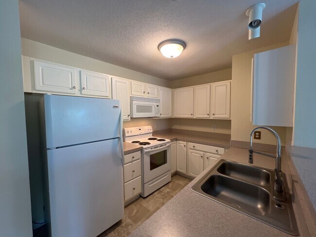 Foto del edificio - Condo FOR RENT Winston Salem!!