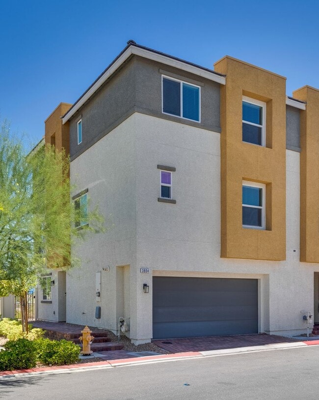 Building Photo - Modern 3-Story Townhome with Strip Views i...
