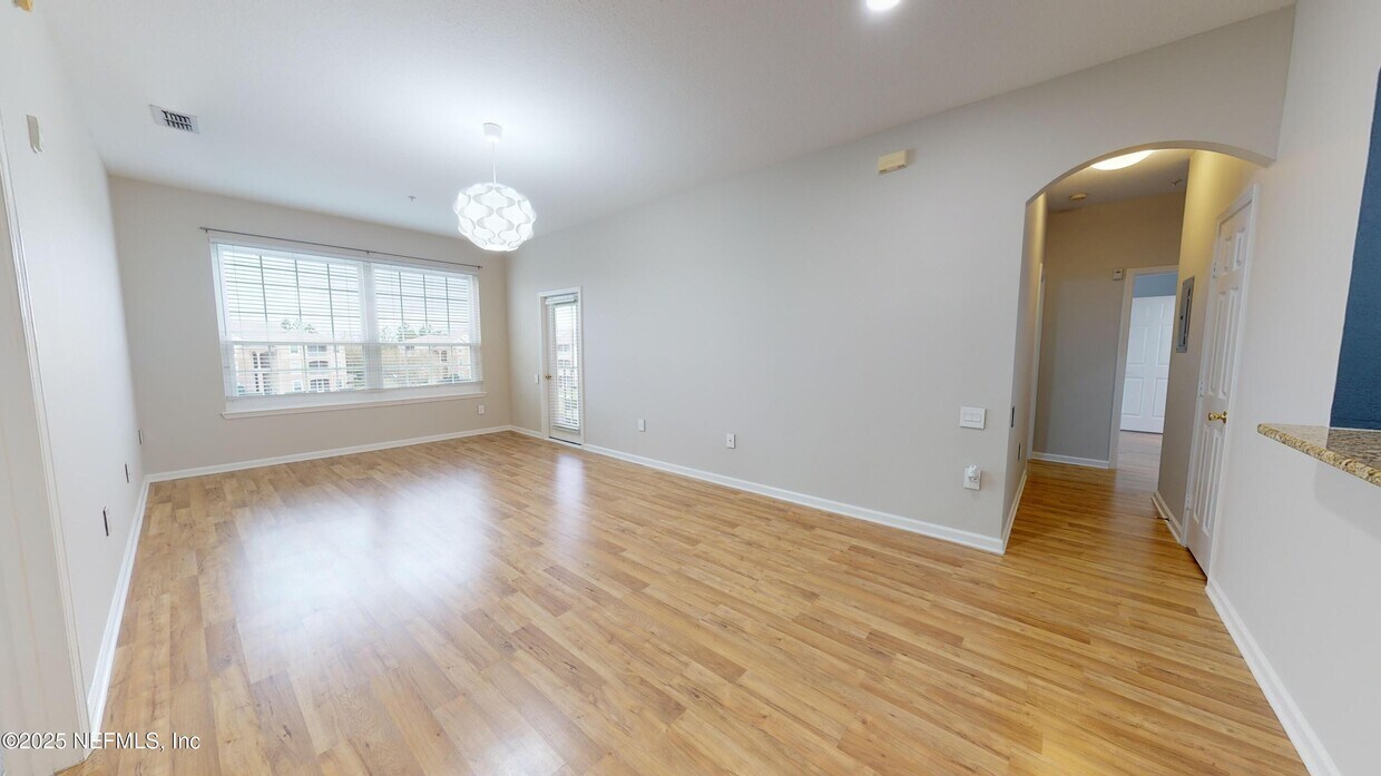 Primary Photo - 7990 Baymeadows Cir E
