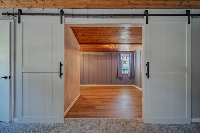 Building Photo - Scenic Lakeview Rental located on Boatman'...