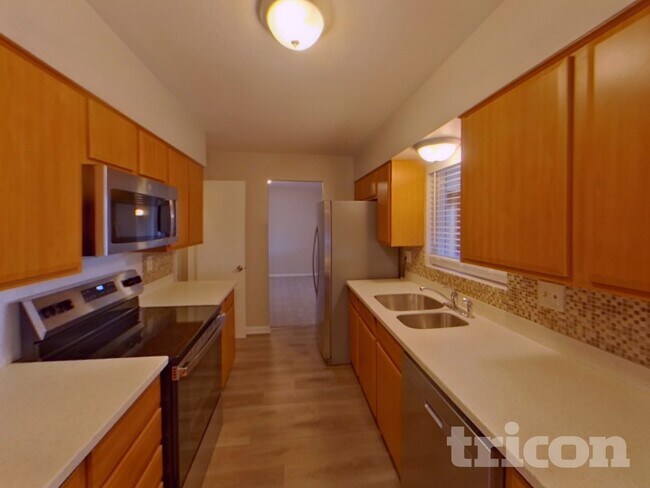 Foto del edificio - 5060 Barcelona Way