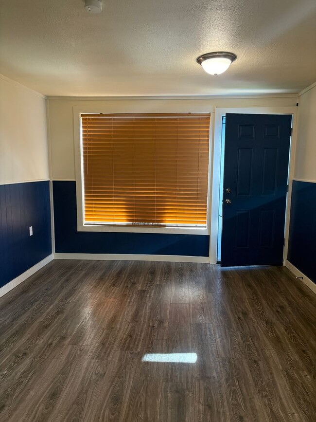Building Photo - Charming 1BR Apartment on Historic Higgins...