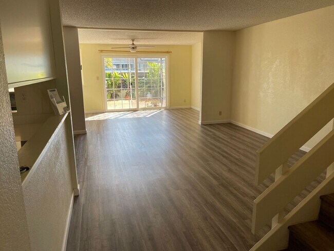 Foto del edificio - Spacious Mililani attached 2 story Single ...