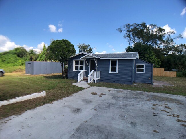 Building Photo - 2 bedroom one bath