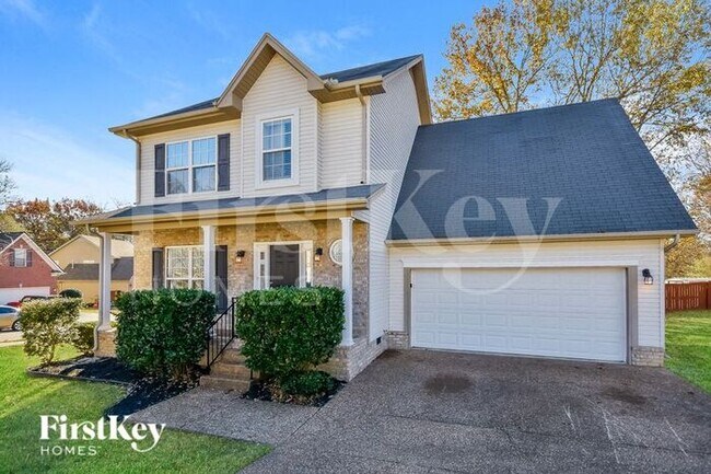 Foto del edificio - 811 Royal Oaks Dr