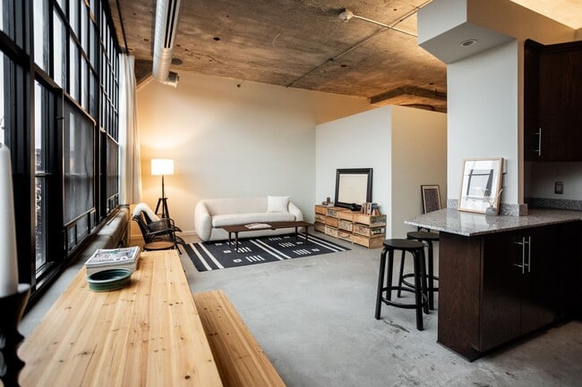 Building Photo - Graphic Arts Lofts