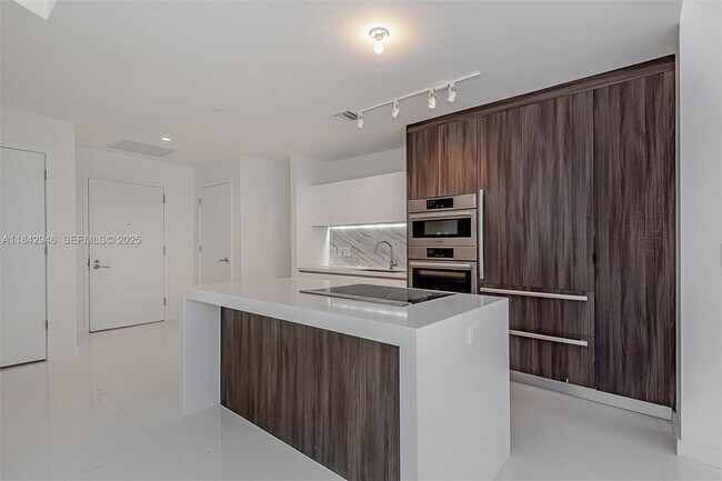 Foto del edificio - 851 NE 1st Ave