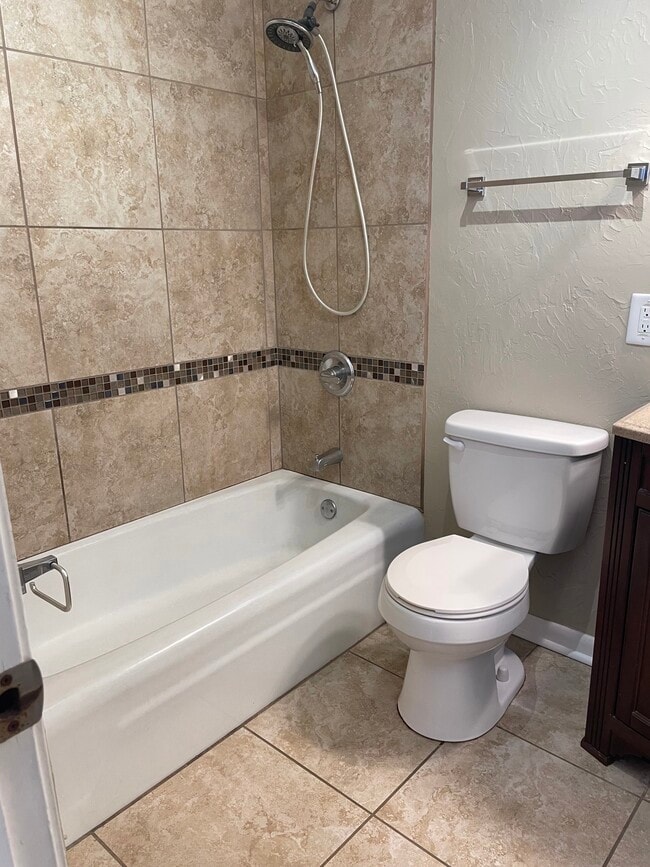 Building Photo - 117 Whispering Pines Loop