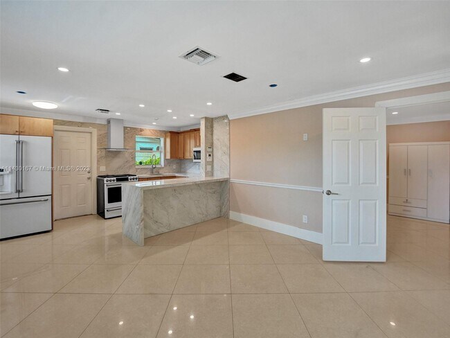 Foto del edificio - 881 NE 46th Ct