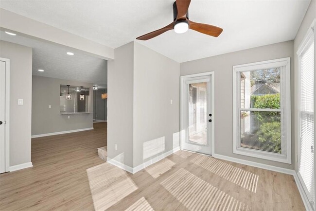 Foto del edificio - 4408 Lake Pointe Cir