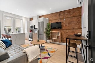 Building Photo - 3722 Av. Laval