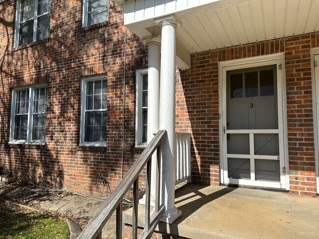 Foto del edificio - Downstairs unit DOWNTOWN TALLAHASSEE!!!