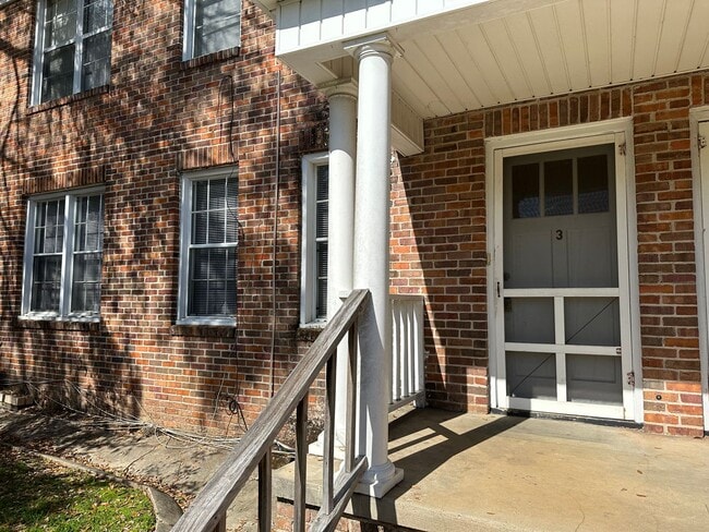 Photo - Downstairs unit DOWNTOWN TALLAHASSEE!!! Apartment