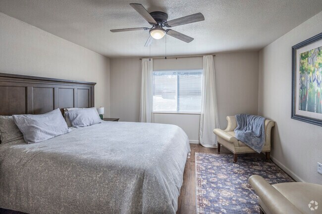 1 habitación, 1 baño - 849 pies cuadrados - Dormitorio - Hillandale Apartments