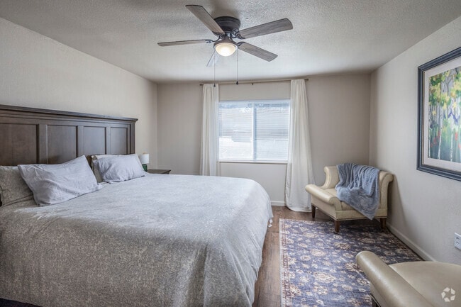 1BR, 1BA - 849SF - Bedroom - Pine Tree Apartments