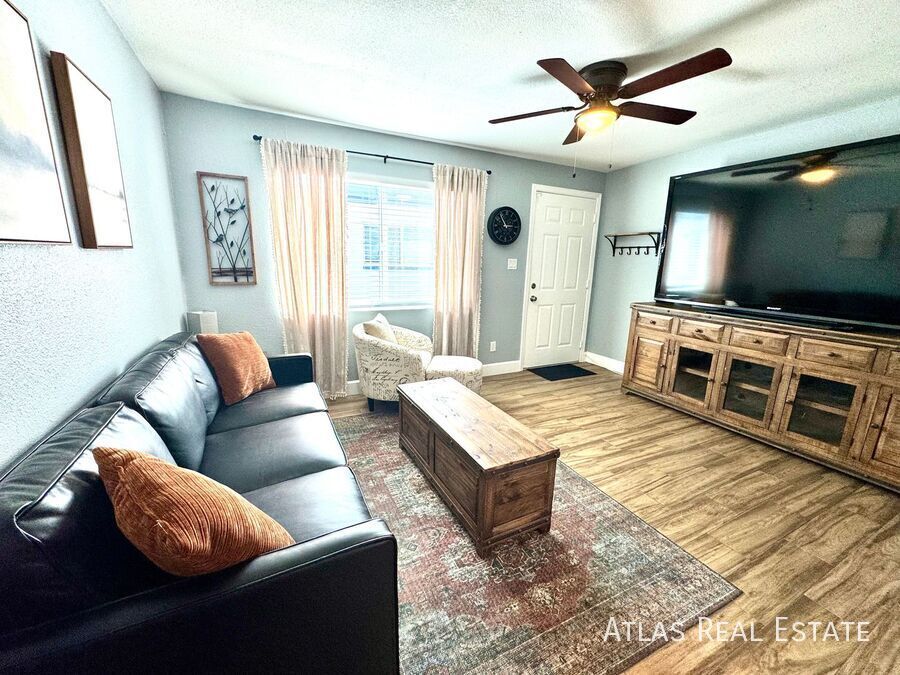 Primary Photo - FULLY FURNISHED W/ 2 WEEKS FREE RENT- 2 BE...