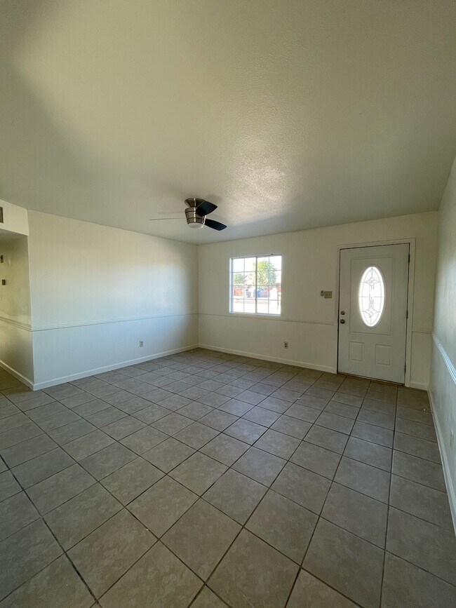 Building Photo - 839 W Eucalyptus St