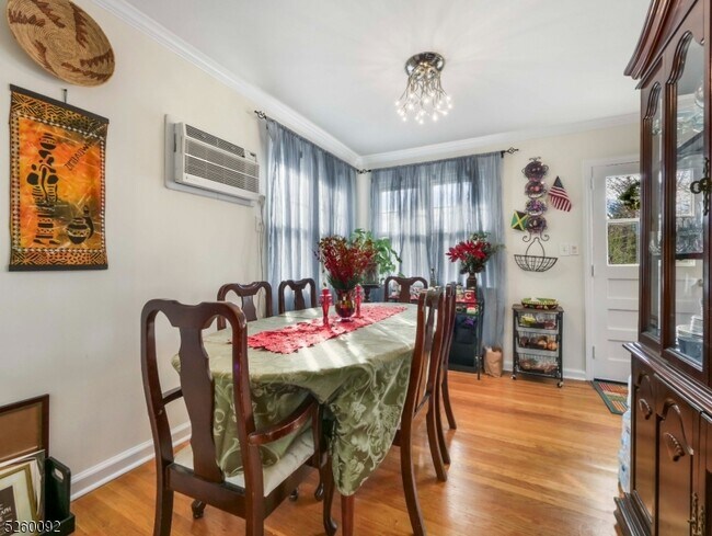 Building Photo - 135 Hawthorne Ave