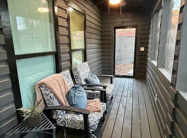 Foto del edificio - 3229 Kingsdale Dr SW