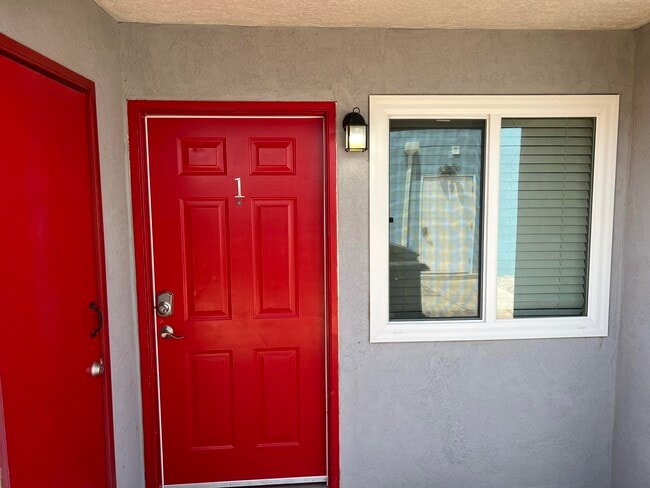 Building Photo - 1816 Buena Vista Dr SE