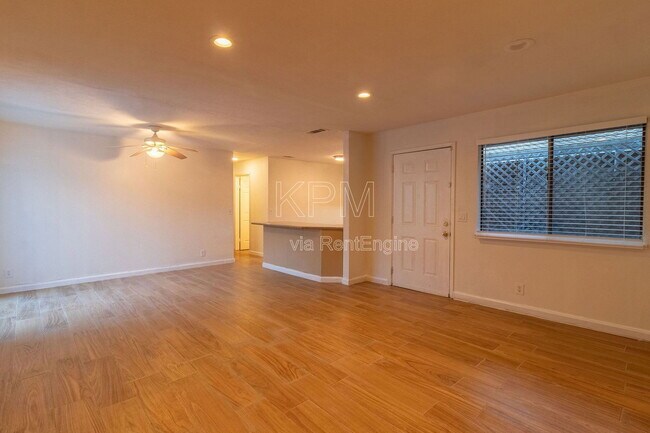 Foto del edificio - 7409 Village Green Dr