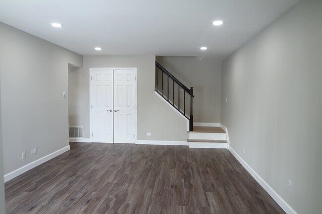 Building Photo - 411 Stevenson Pl