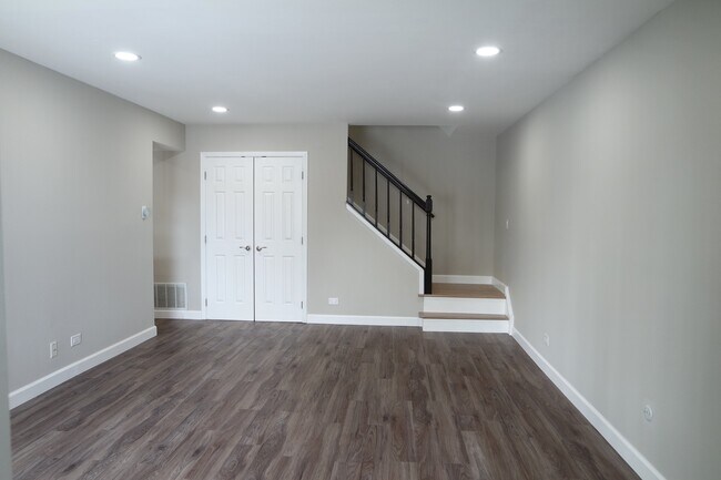 Foto del edificio - 411 Stevenson Pl