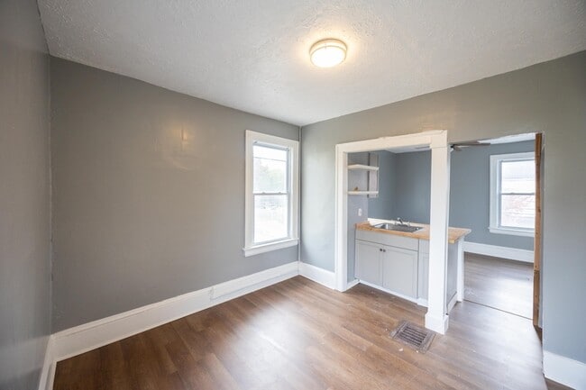 Building Photo - 2257 E 80th St