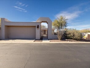 Building Photo - 3559 N Briarwood Dr