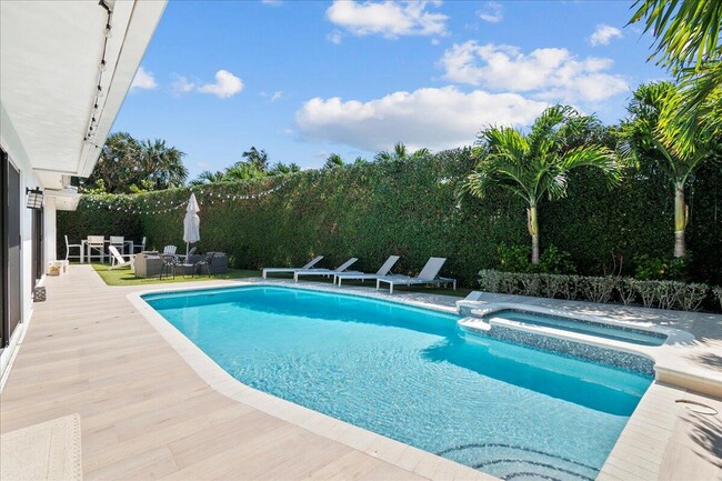 Building Photo - 27 Ocean Dr