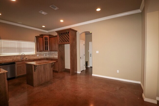 Building Photo - 3 Bedroom home in Surrey Ridge.